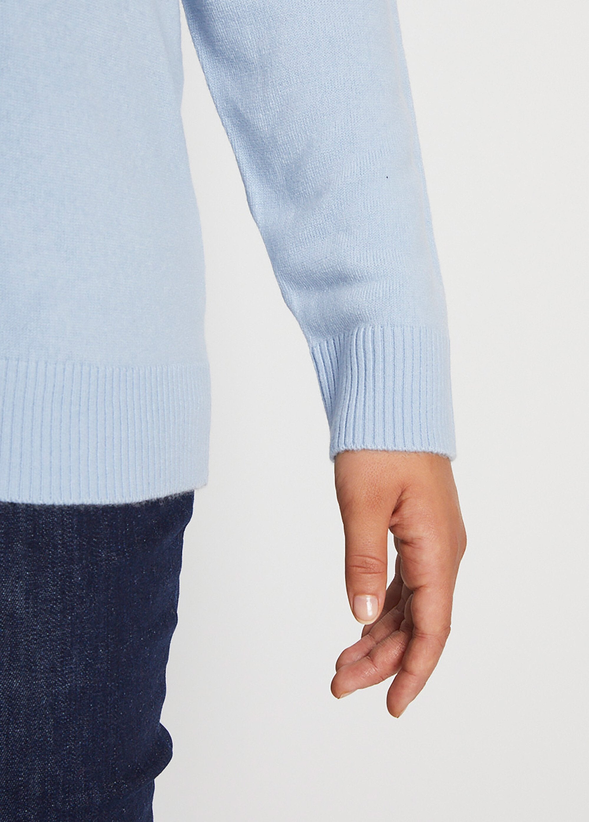 Soft_round_neck_long_sleeve_sweater_Sky_DE2_curvy