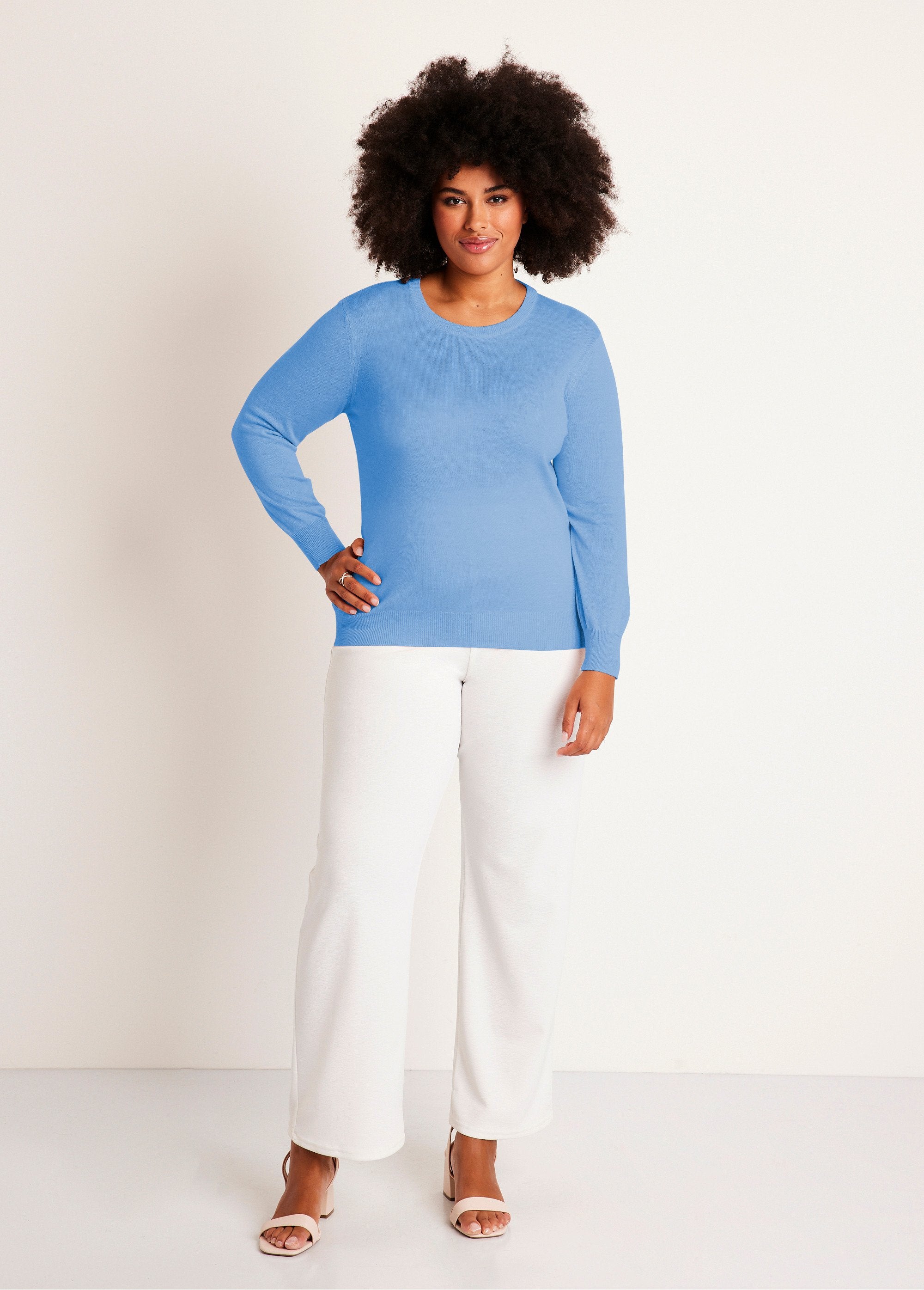 Round_neck_long_sleeve_merino_wool_sweater_Cloud_blue_SF1_curvy