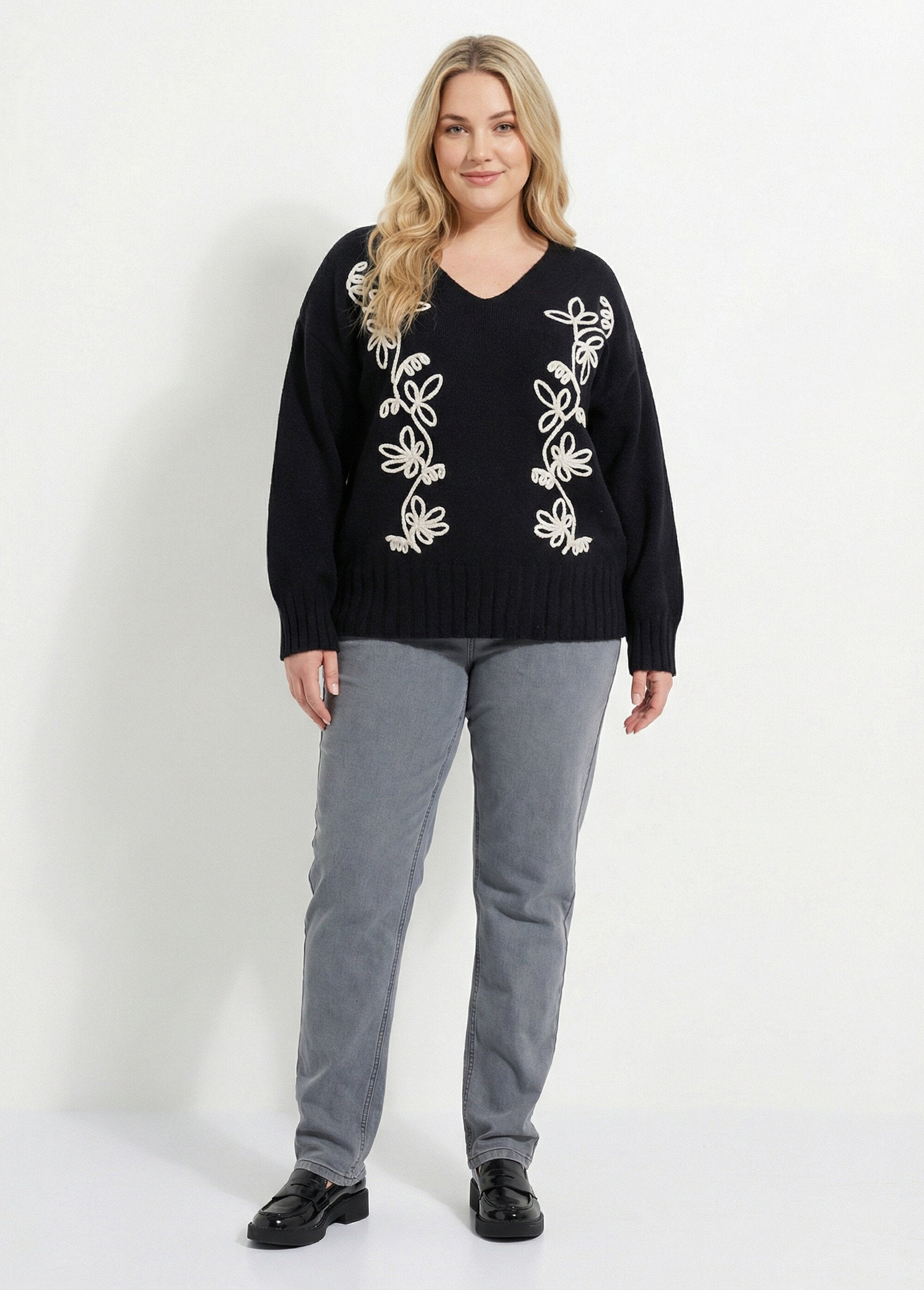 V-neck_sweater_with_floral_embroidery_Black_SF1_curvy