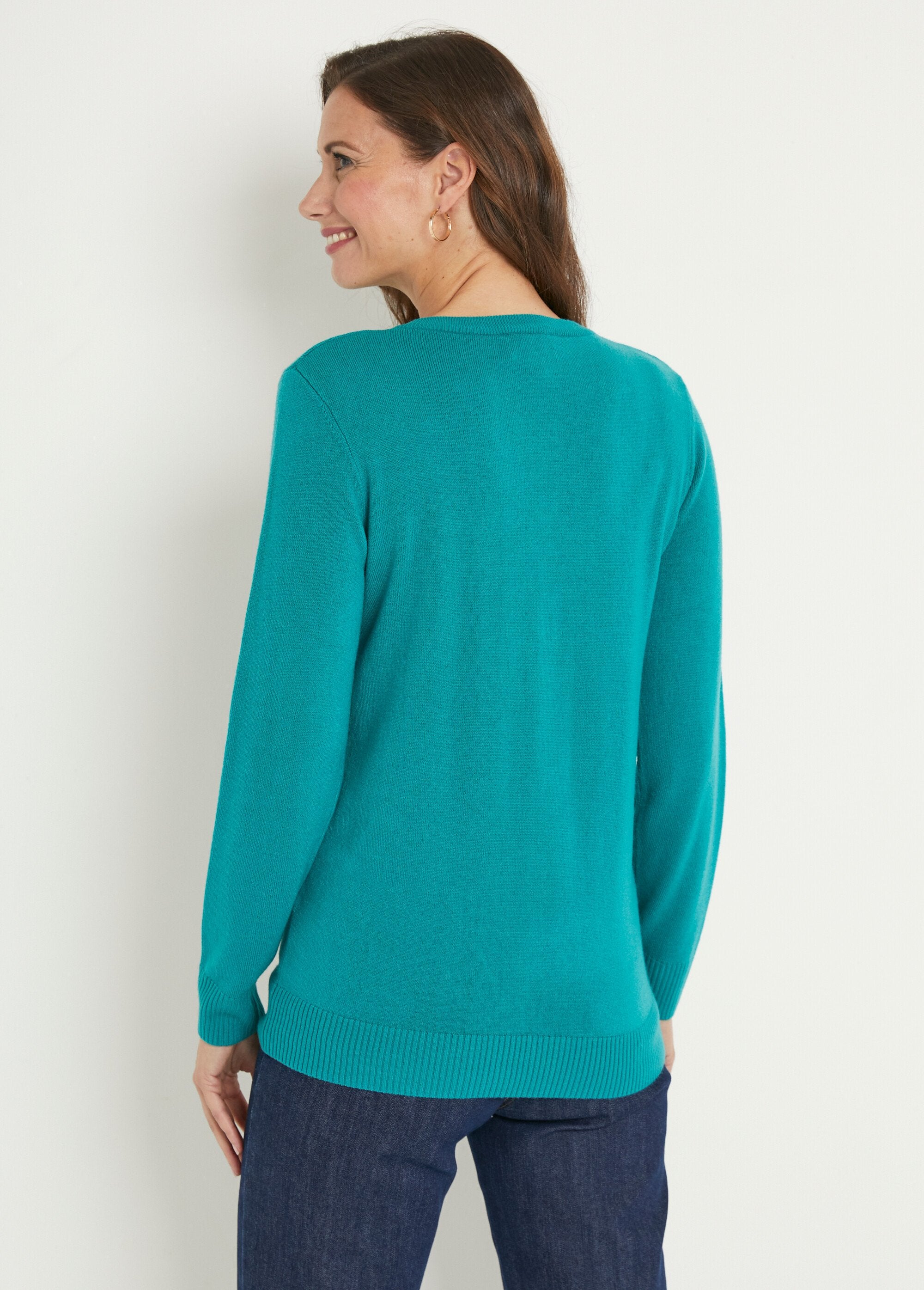 Soft_long-sleeved_V-neck_sweater_Green_DO1_slim