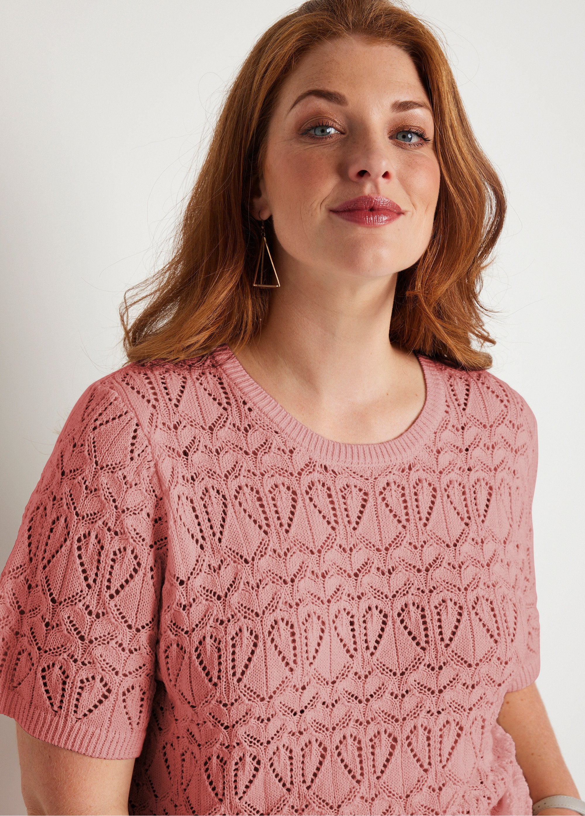 Thin_openwork_short-sleeved_cotton_sweater_Powdery_pink_DE1_curvy