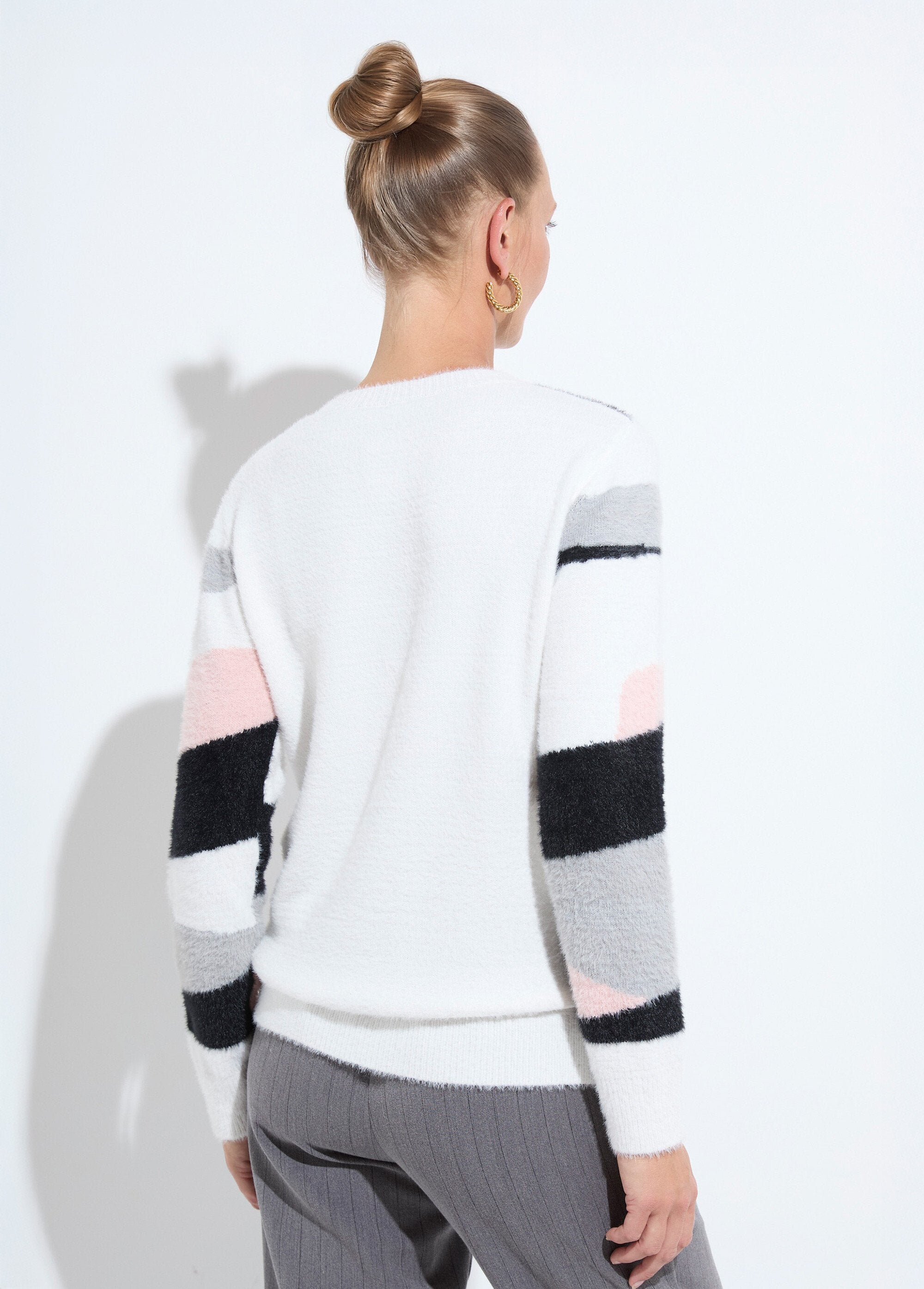 Graphic_jacquard_sweater_with_a_fuzzy_knit_and_round_neck_Ecru_and_pink_DO1_slim