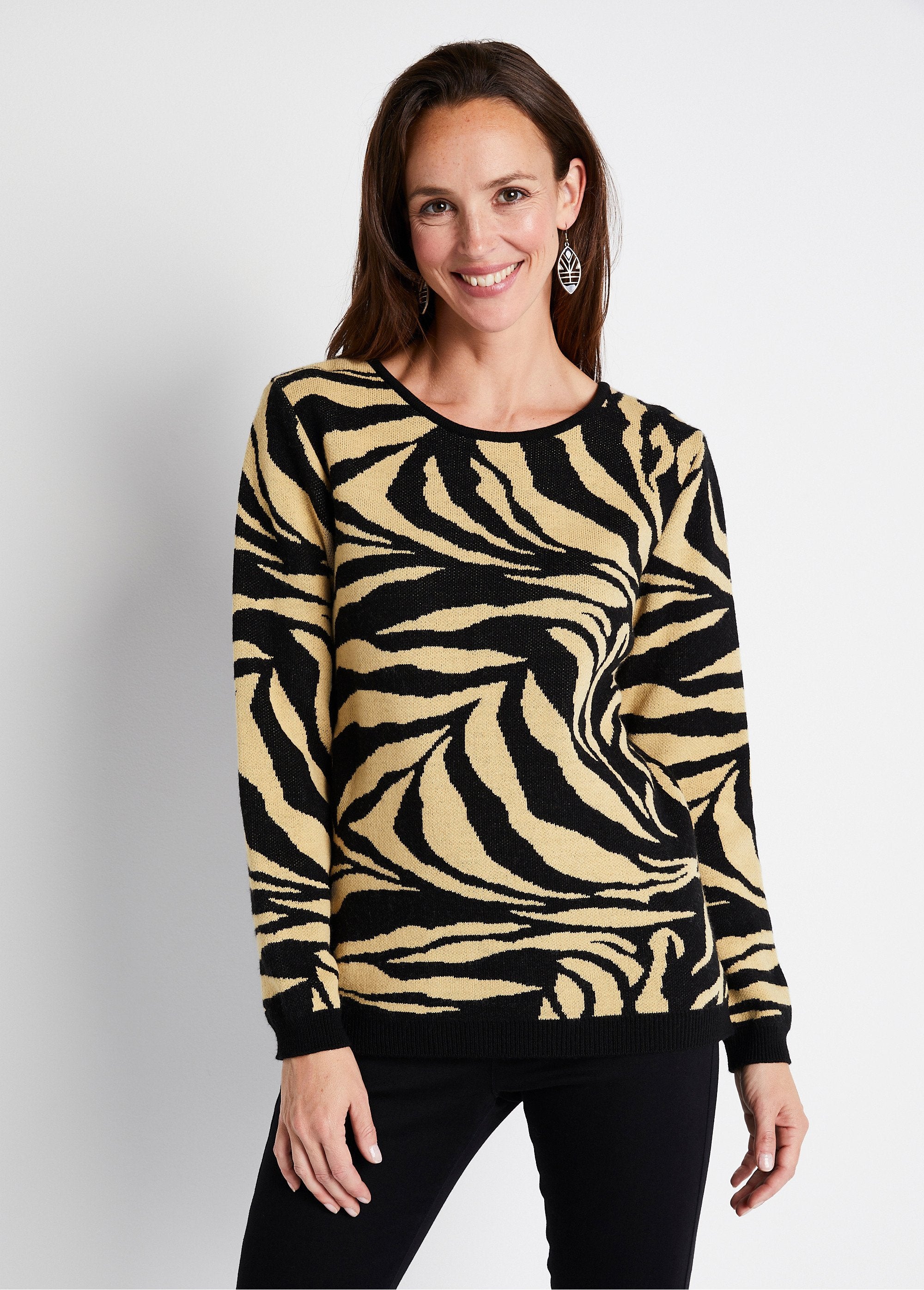 Soft_zebra_jacquard_round_neck_sweater_Beige_and_black_FA1_slim