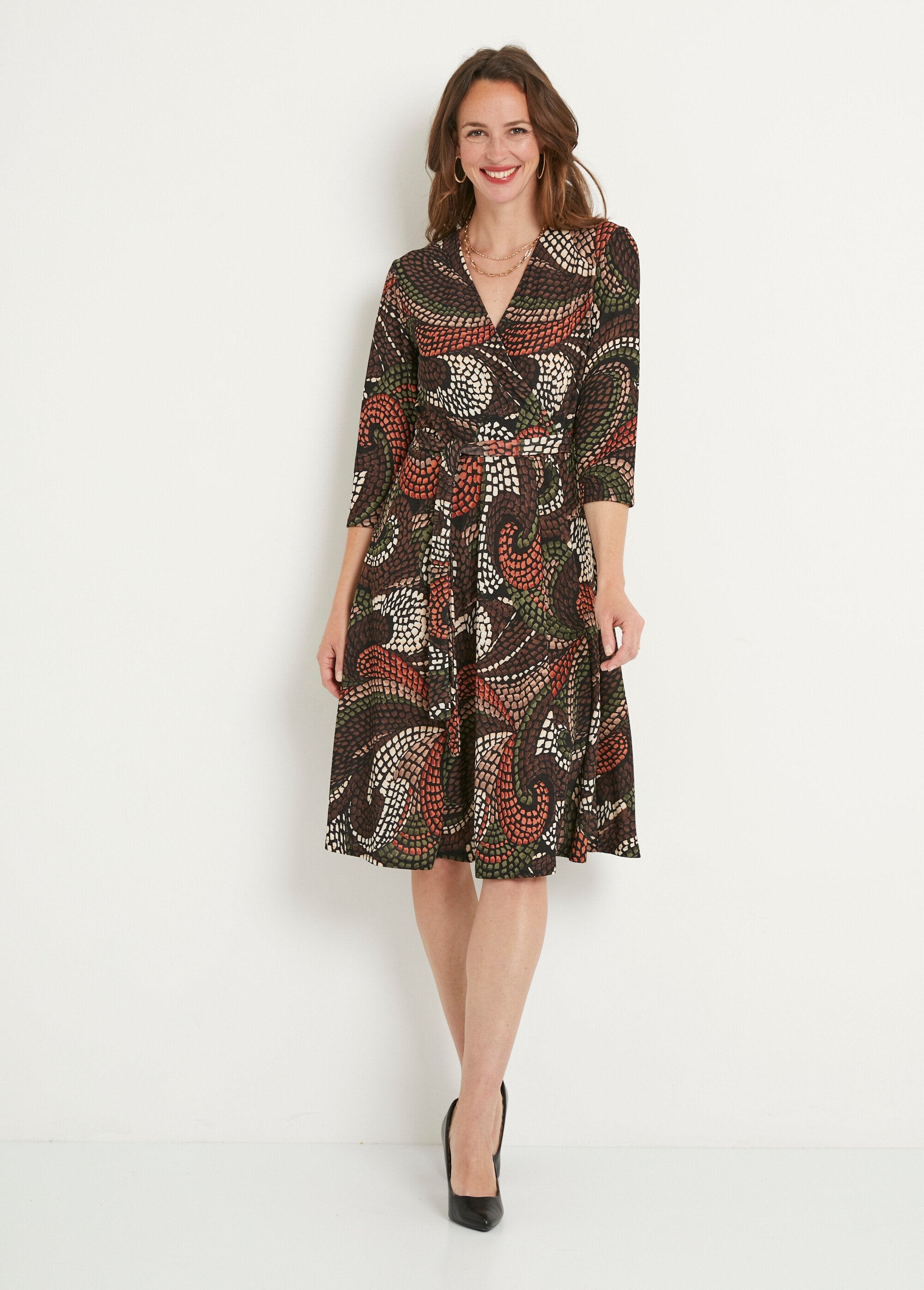 Short_graphic_flared_wrap_dress_Brown_and_beige_FA1_slim