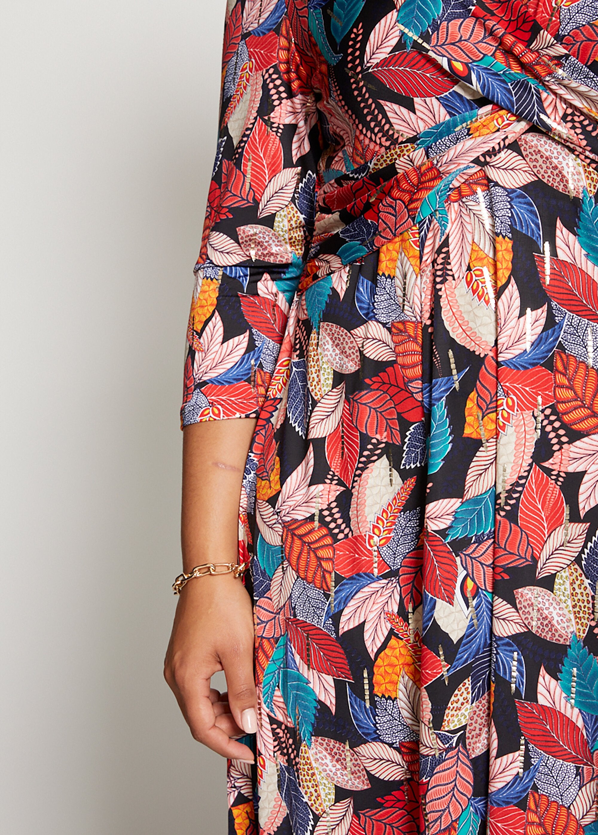 Printed_draped_wrap_dress_Multicolor_DE1_curvy