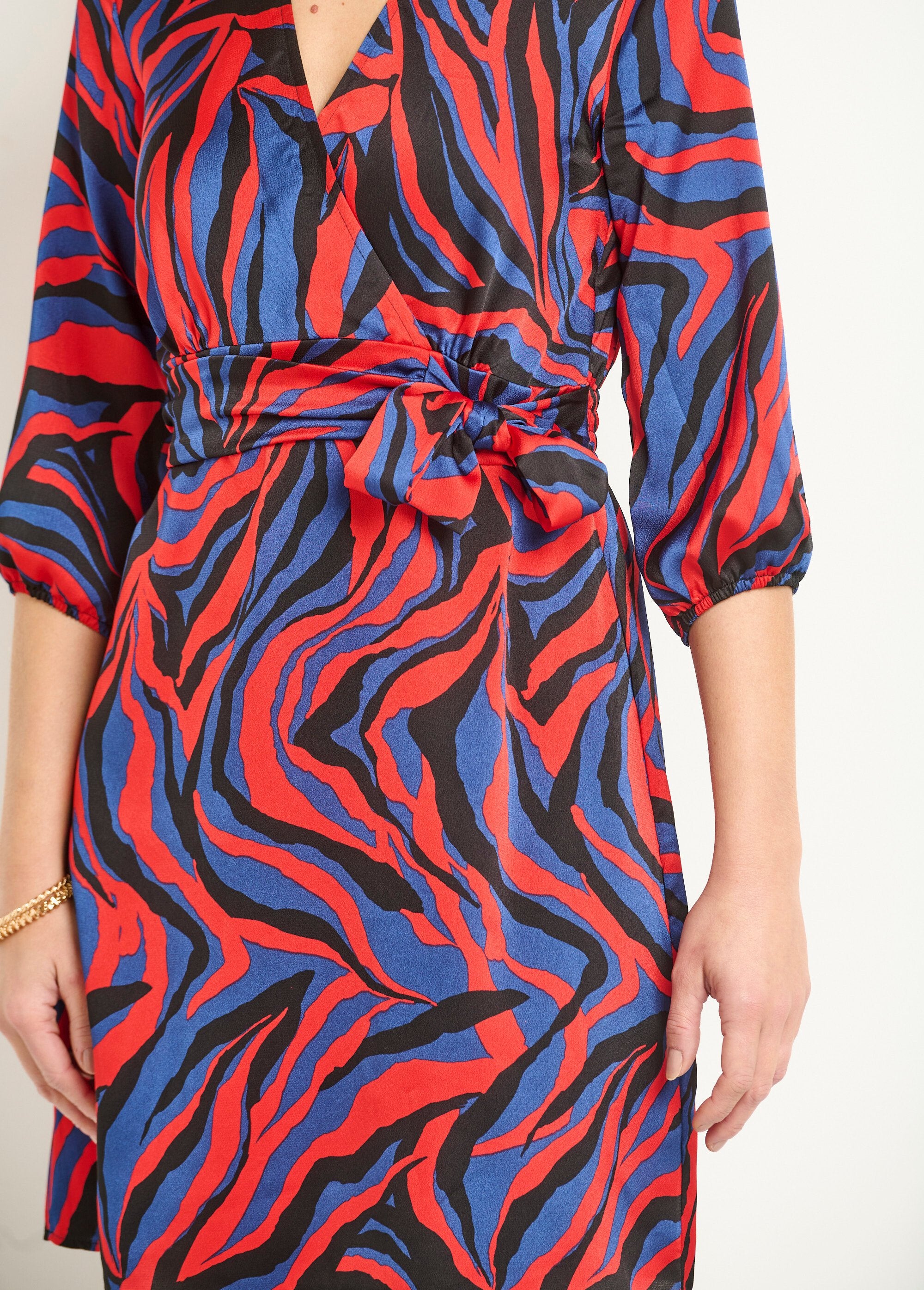 Short_wrap_dress_with_colorful_zebra_print_Red_and_blue_DE2_slim