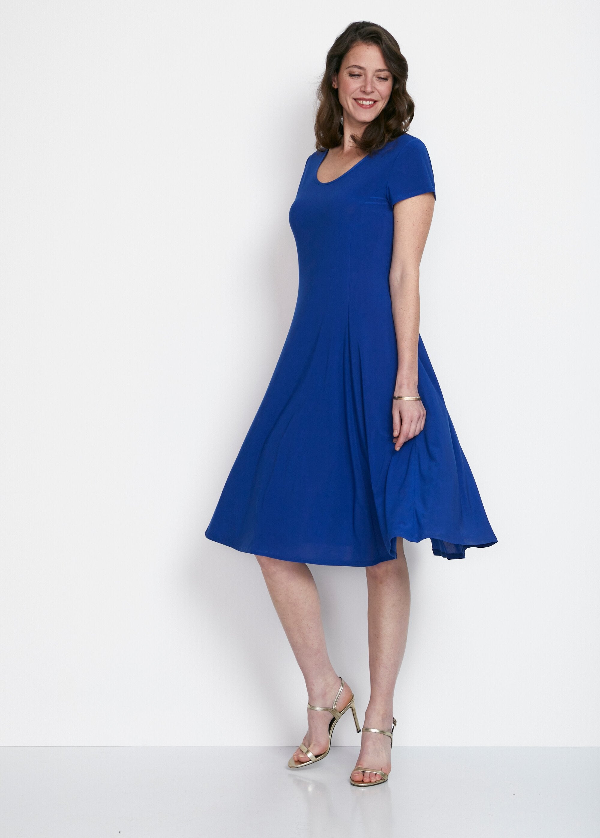 Short_curved_flared_dress_Blue_SF1_slim