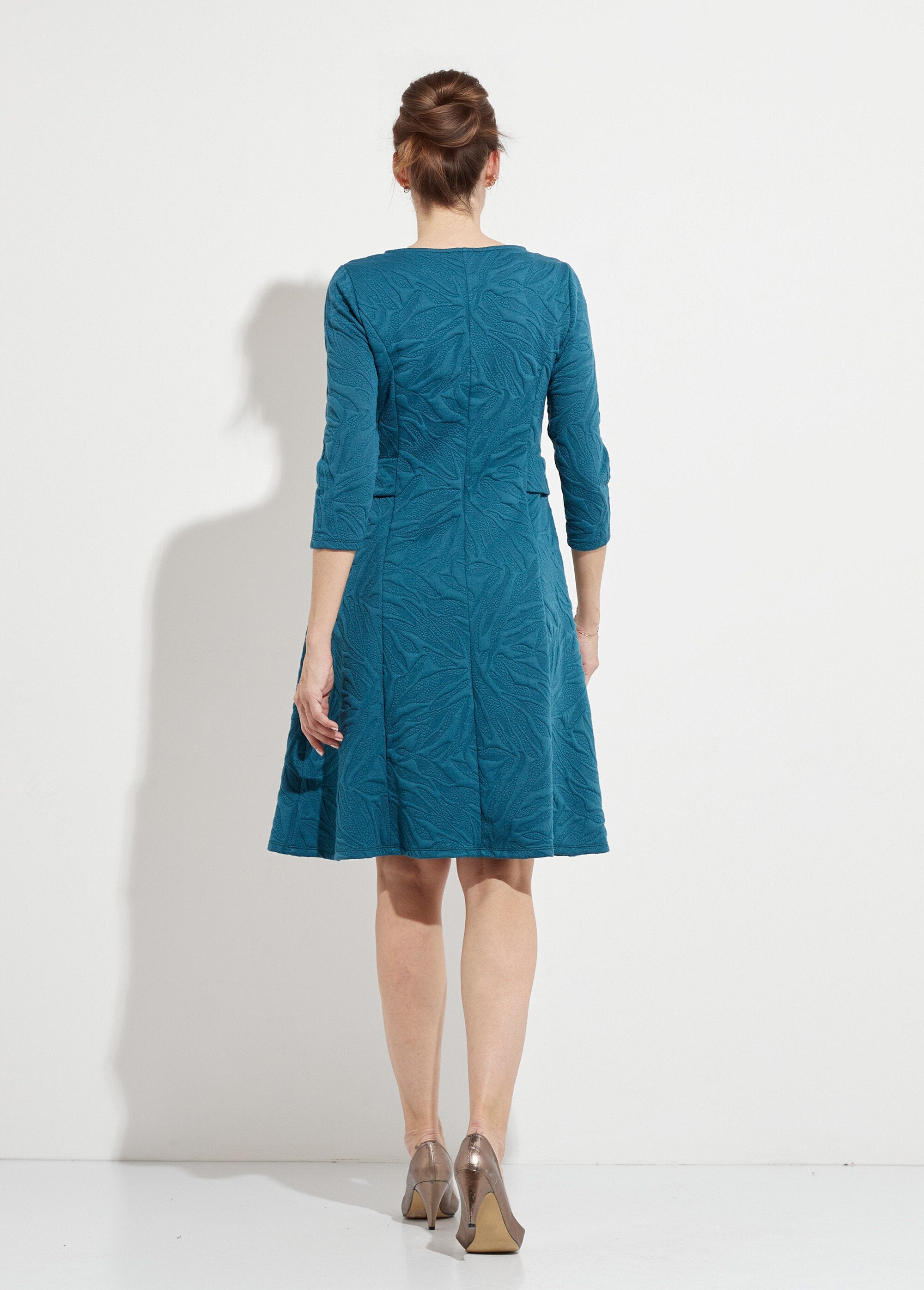 Robe_courte_galbée_jacquard_reliefé_Bleu_canard_DO1_slim