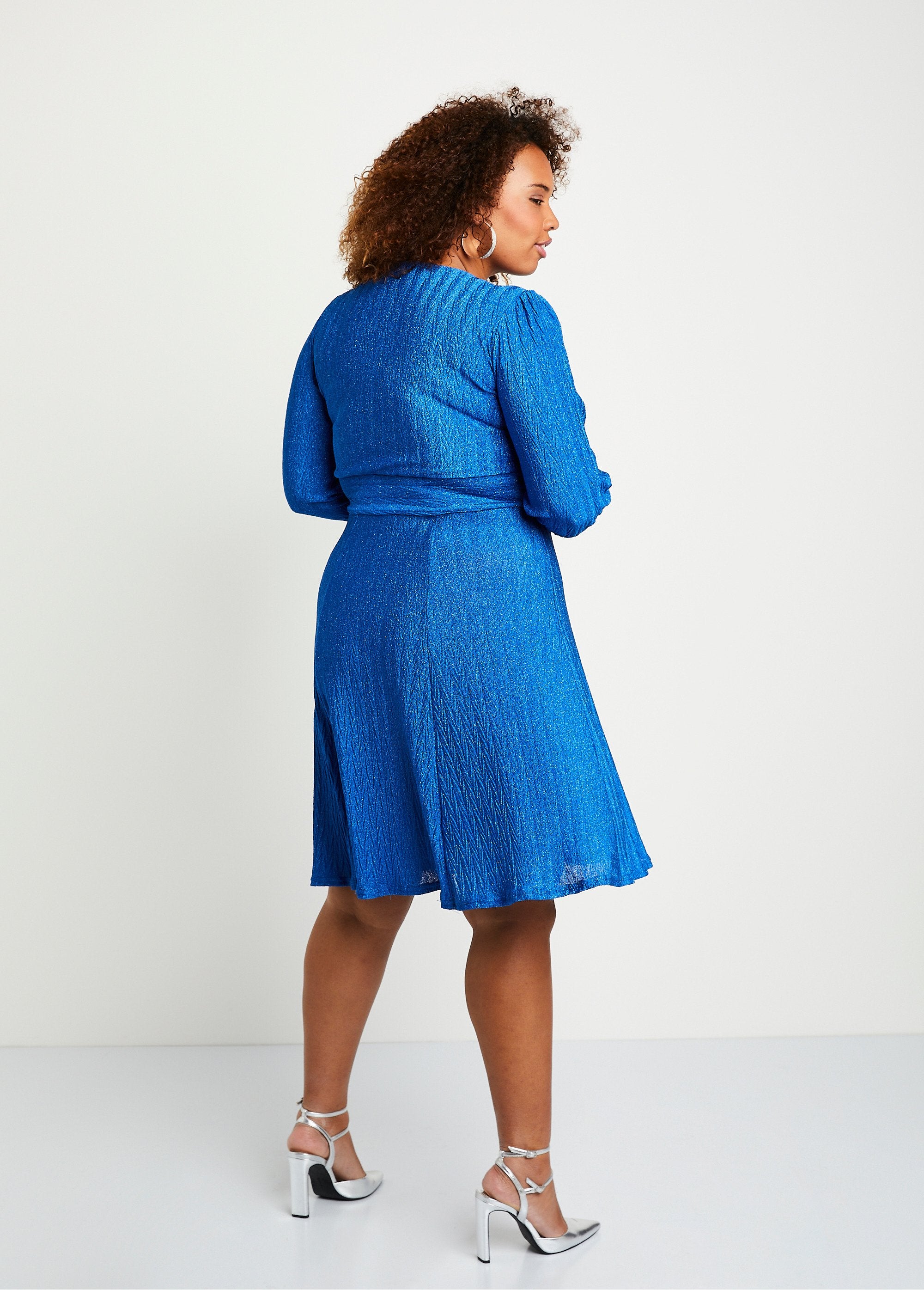 Short_sequined_wrap_dress_Blue_DO1_curvy