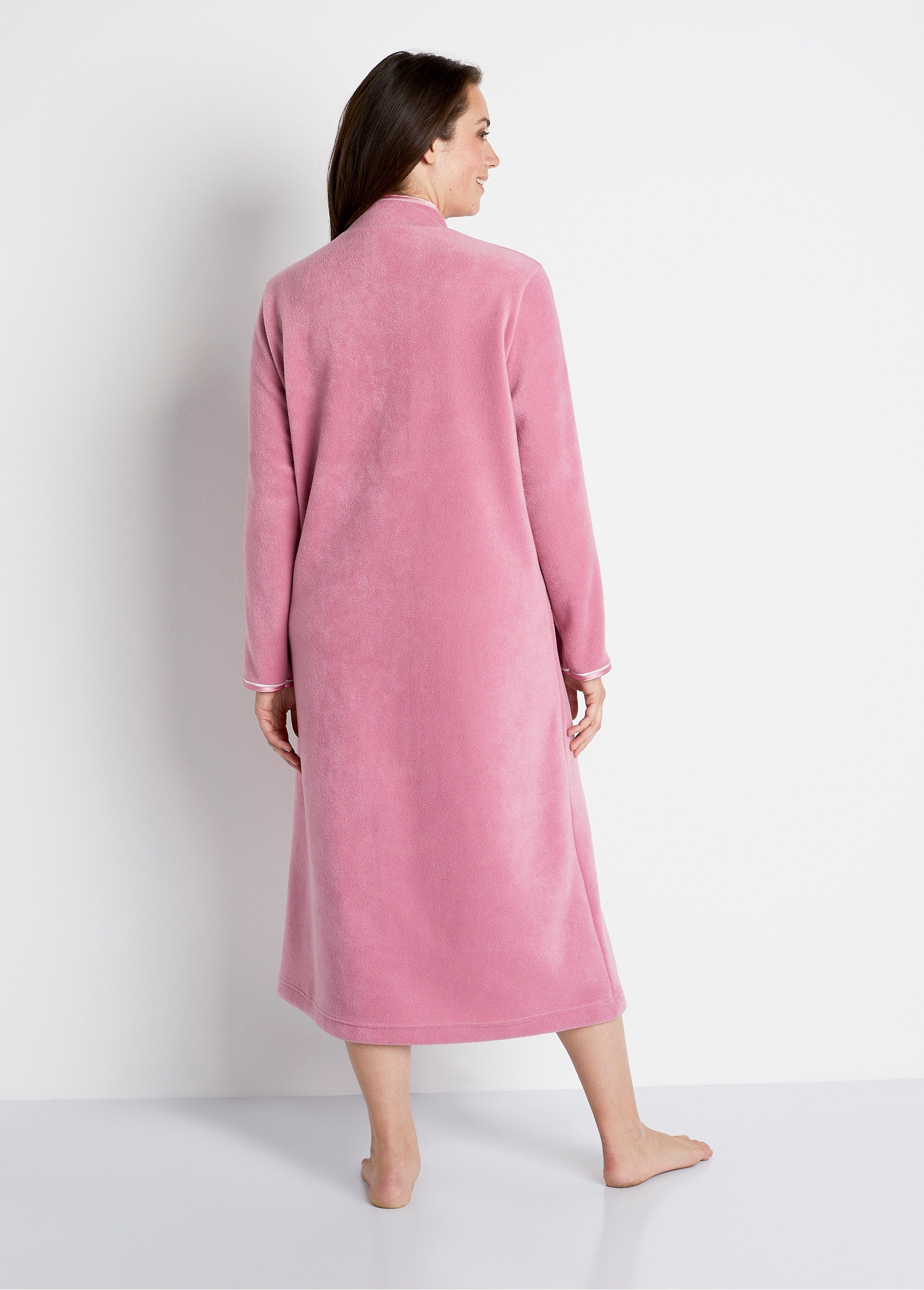 Long_fleece_embroidered_dressing_gown_easy_to_put_on_Old_pink_DO1_curvy