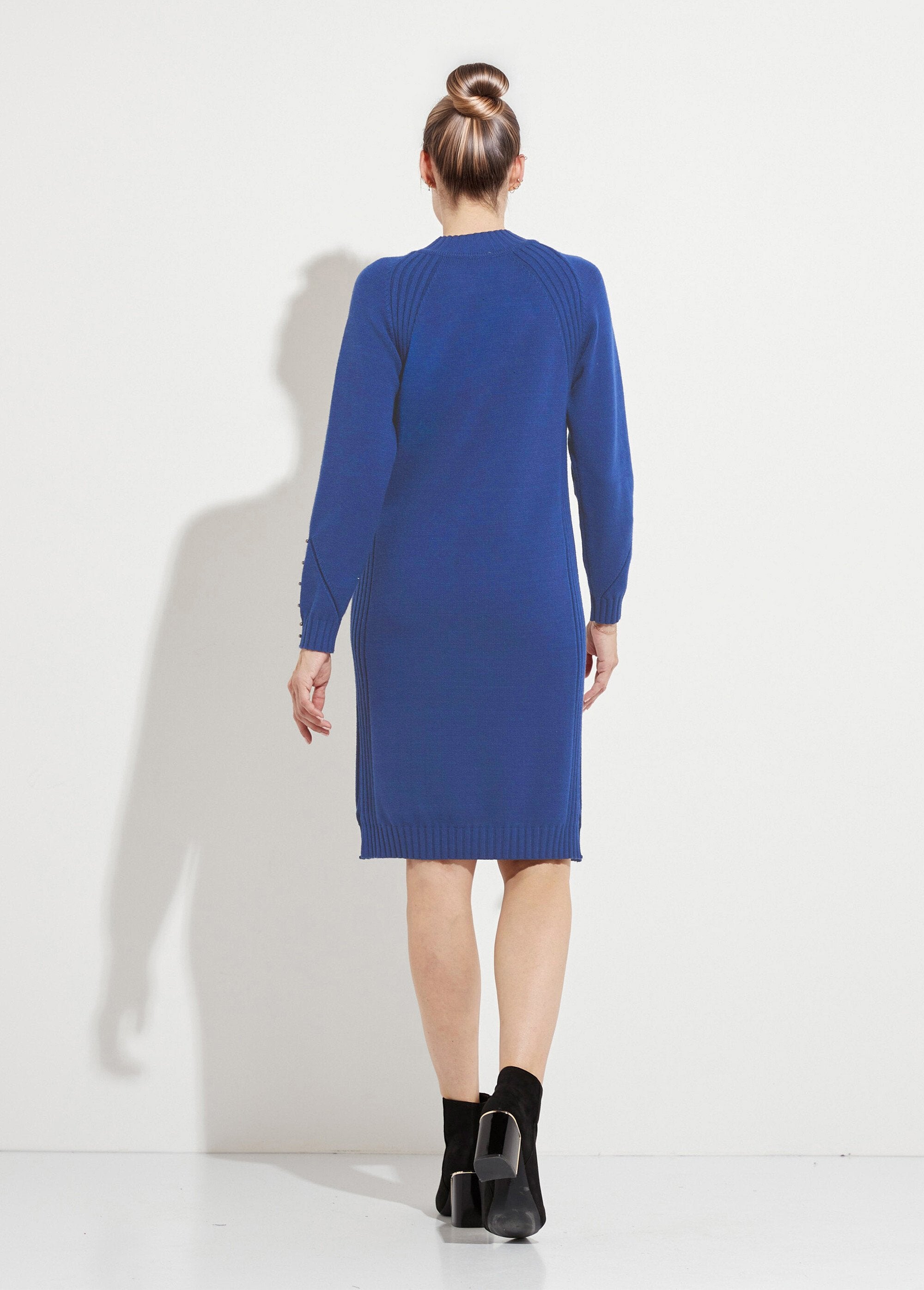 Robe-pull_col_montant_détails_côtelés_perlés_Bleu_DO1_slim