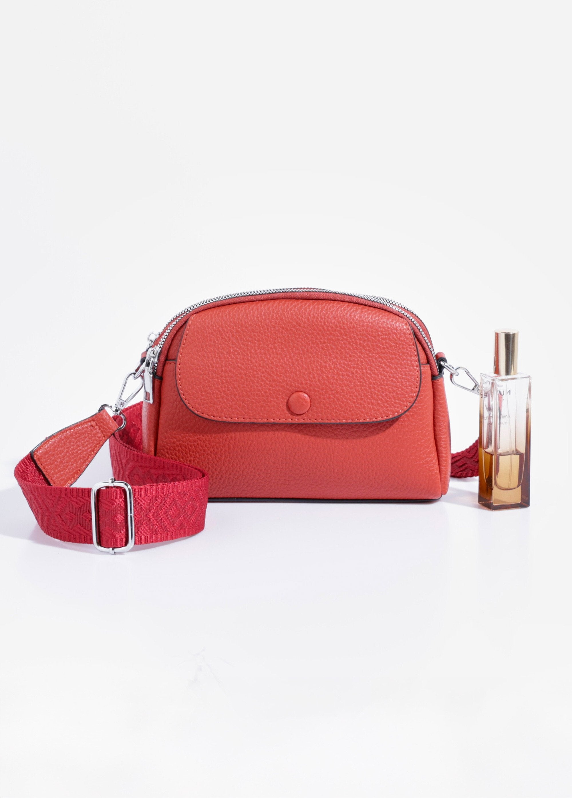 Grained_faux_leather_bag_with_shoulder_strap_Red_FA1_slim