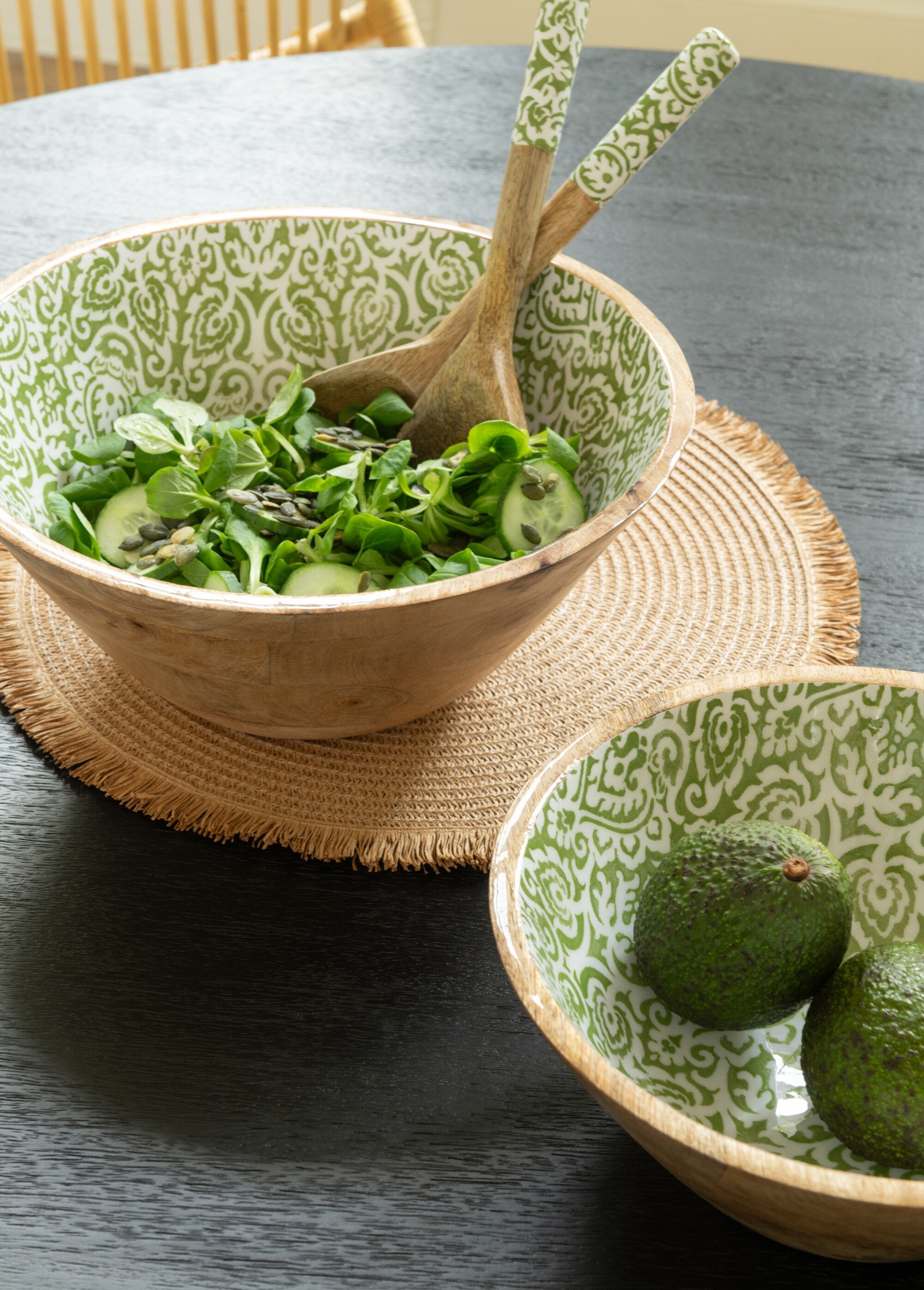 Interior_wooden_salad_bowl_with_arabesque_decor_Beige_and_green_DE2_slim