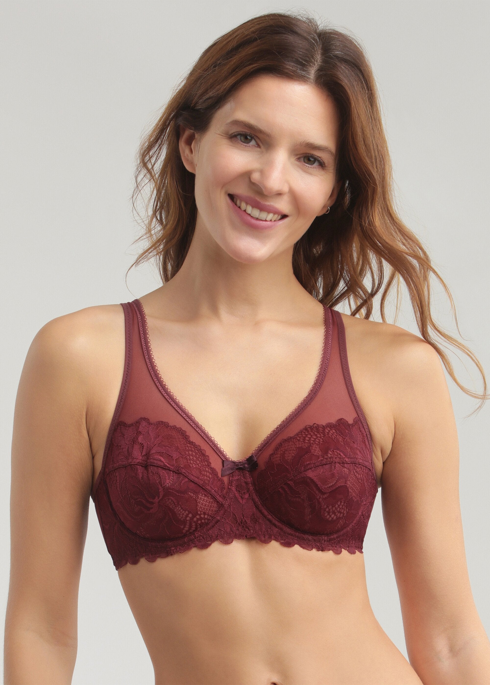 Dim®_-_Embracing_bra_in_tulle_lace_Carmine_FA1_slim