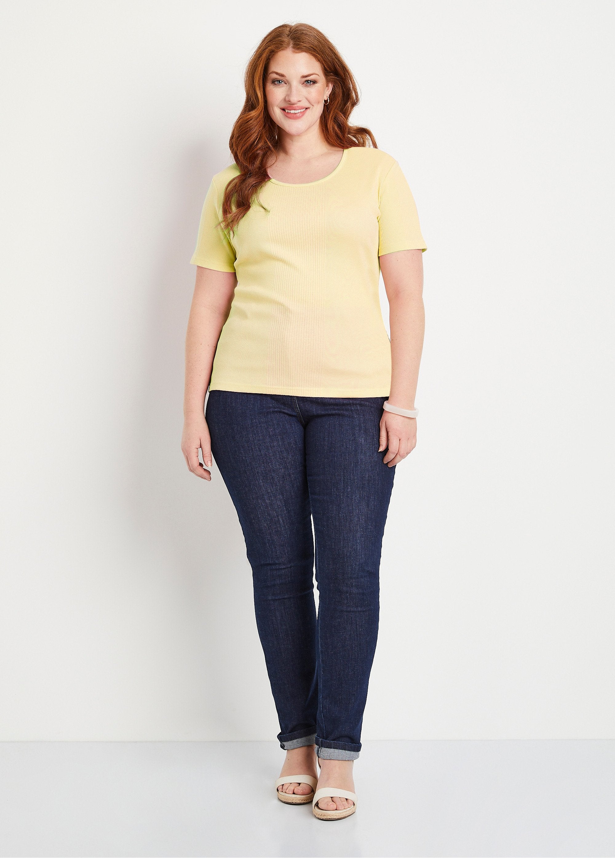 Short_ribbed_knit_round_neck_t-shirt_YELLOW_SF1_curvy