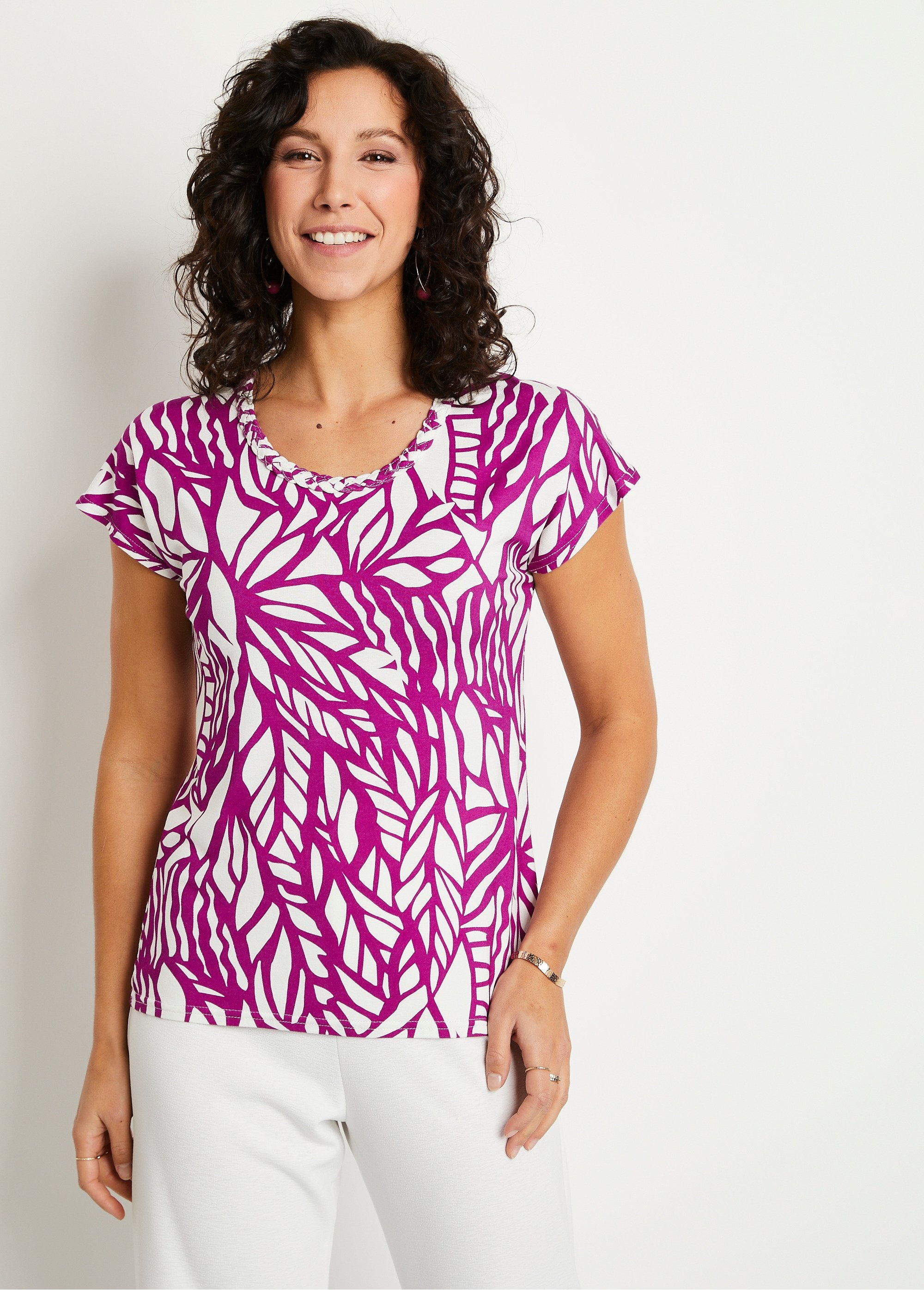 Short_graphic_t-shirt_Blackcurrant_and_white_FA1_slim