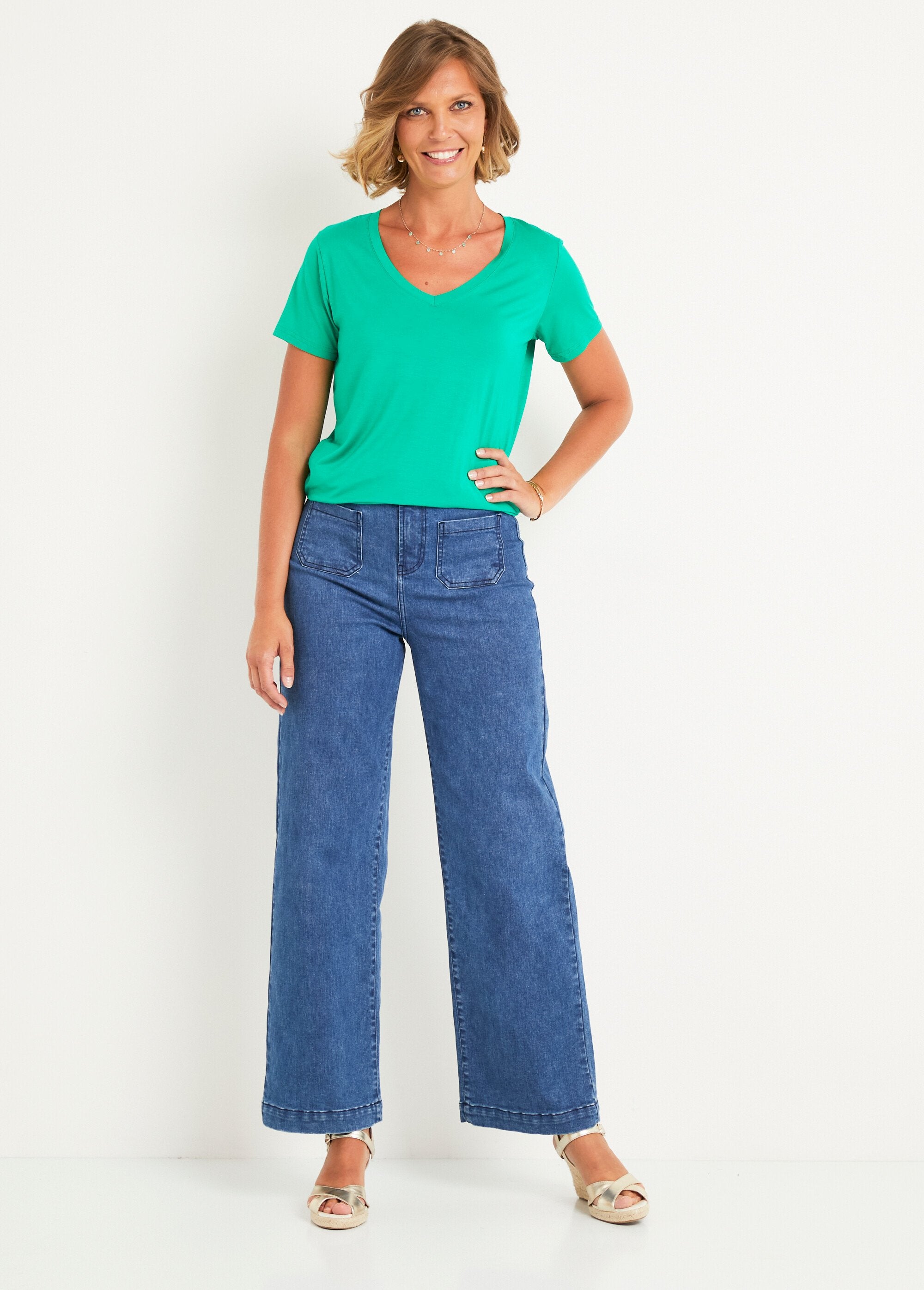 Short-sleeved_V-neck_fluid_t-shirt_Bright_green_SF1_slim