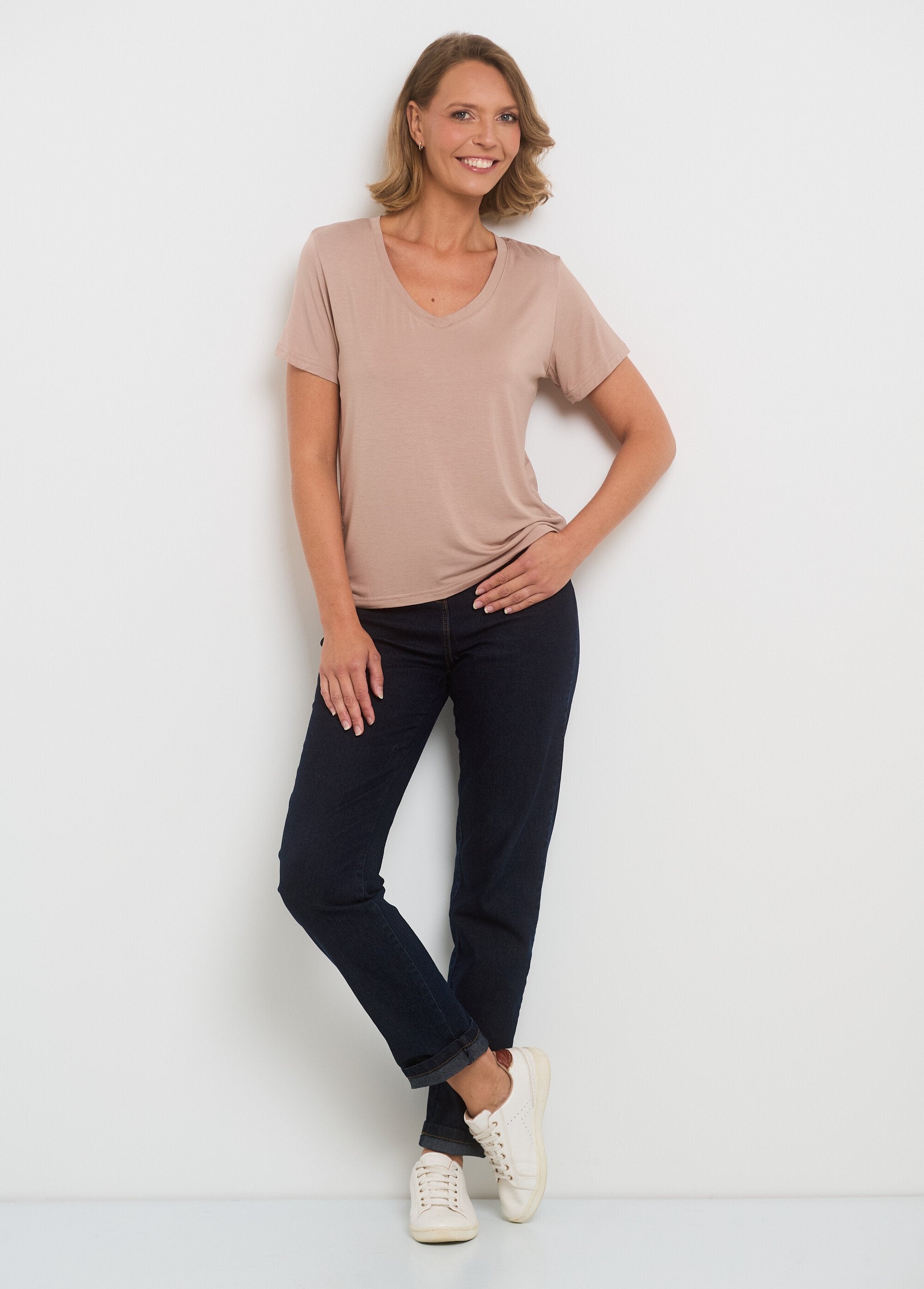 Short-sleeved_V-neck_fluid_t-shirt_Mole_SF1_slim