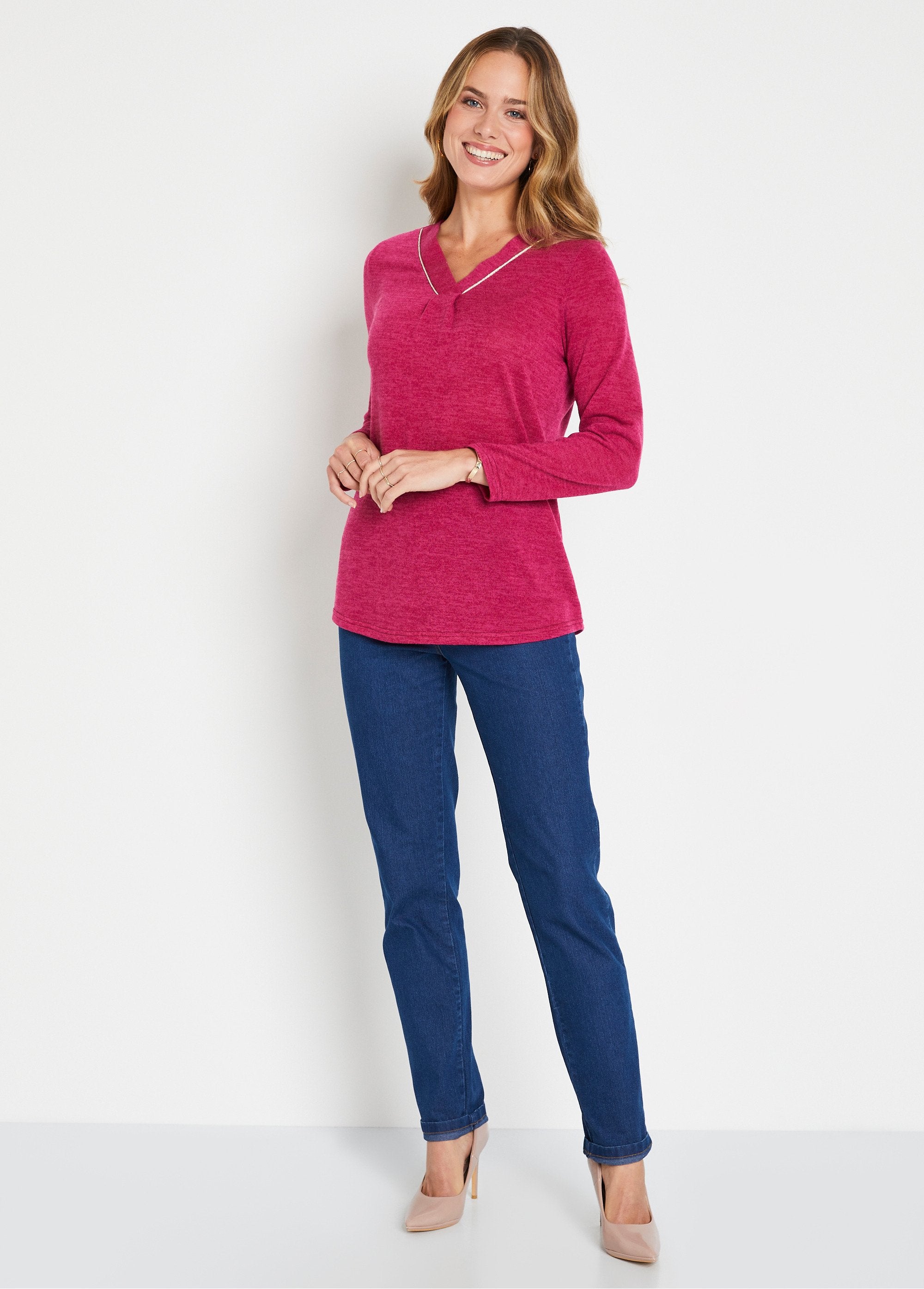 Long-sleeved_flared_V-neck_T-shirt_Plain_blackcurrant_SF1_slim