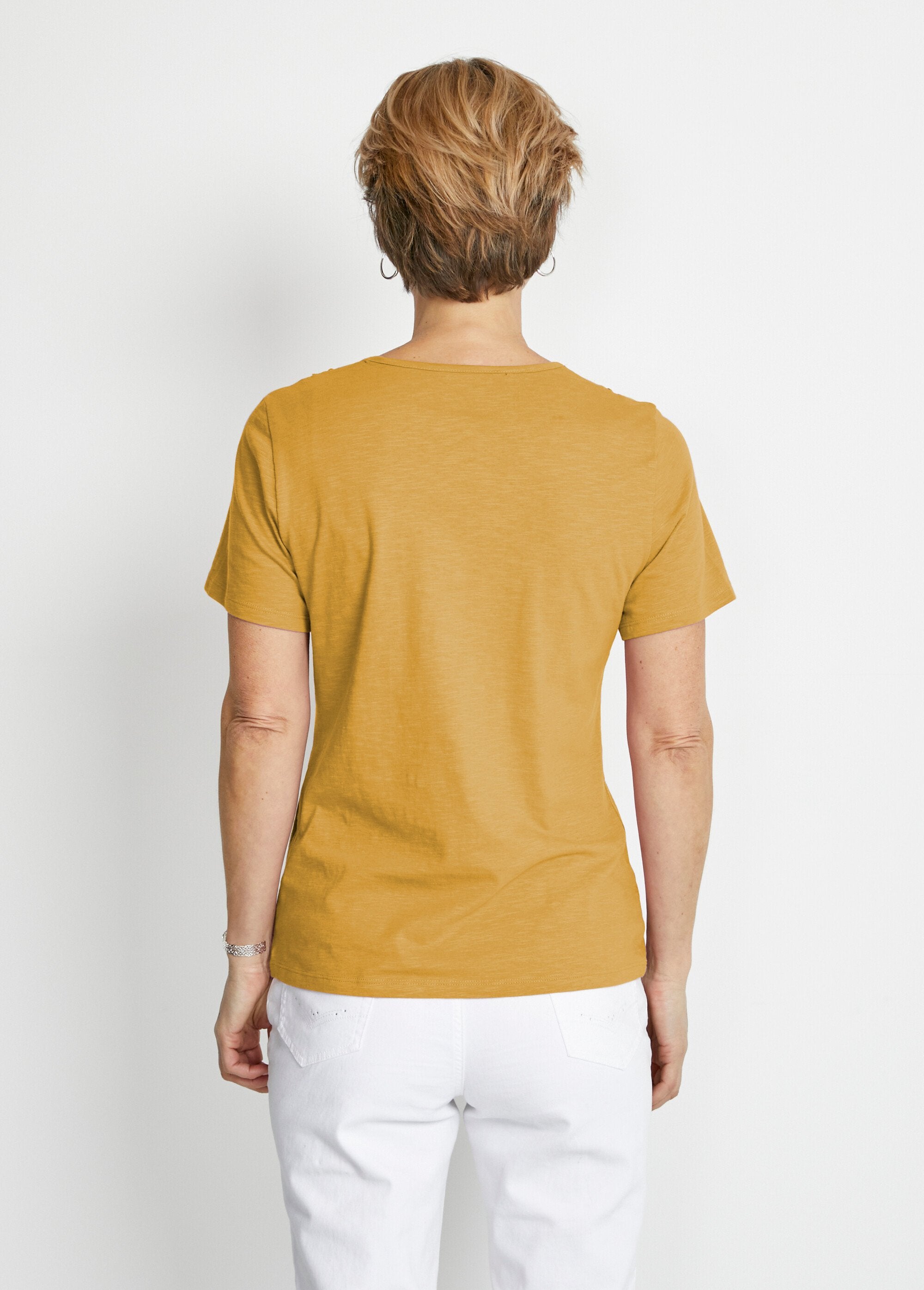 Short-sleeved_cotton_and_macramé_T-shirt_Honey_DO1_slim