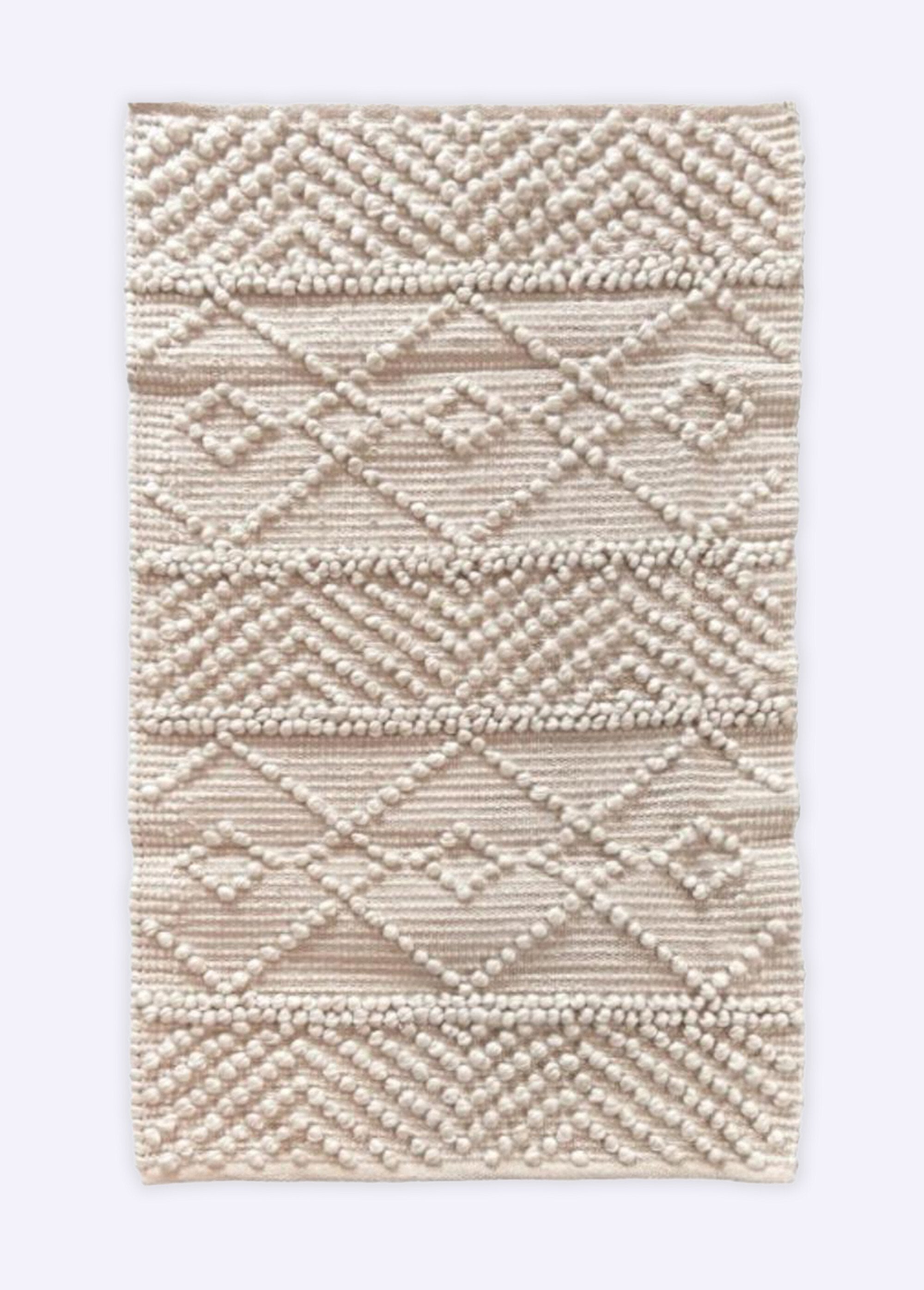 Rug_with_embossed_ball_pattern,_110x60cm_Natural_FA1_slim