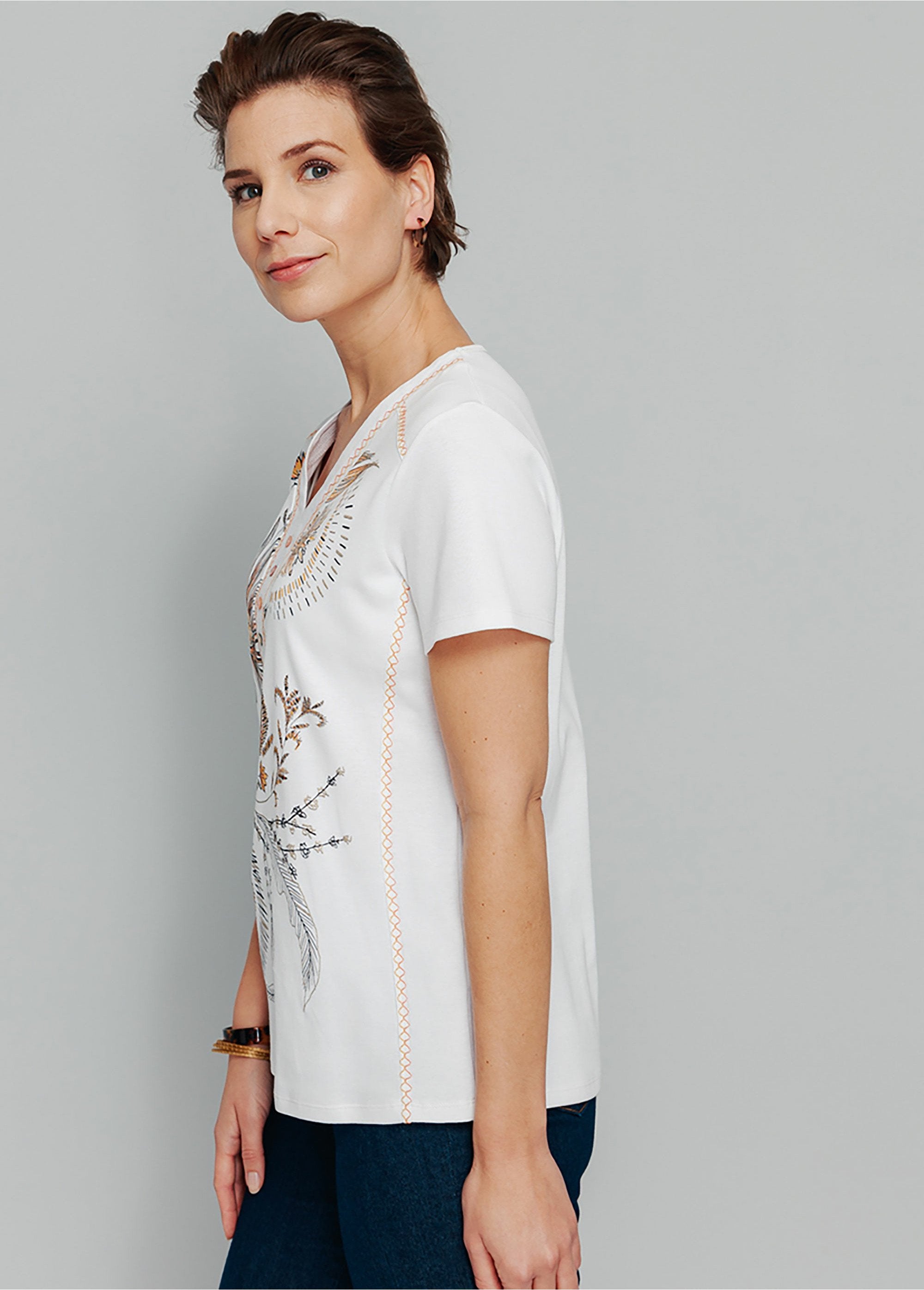 Floral_pattern_t-shirt_with_embroidery_Natural_DR1_slim