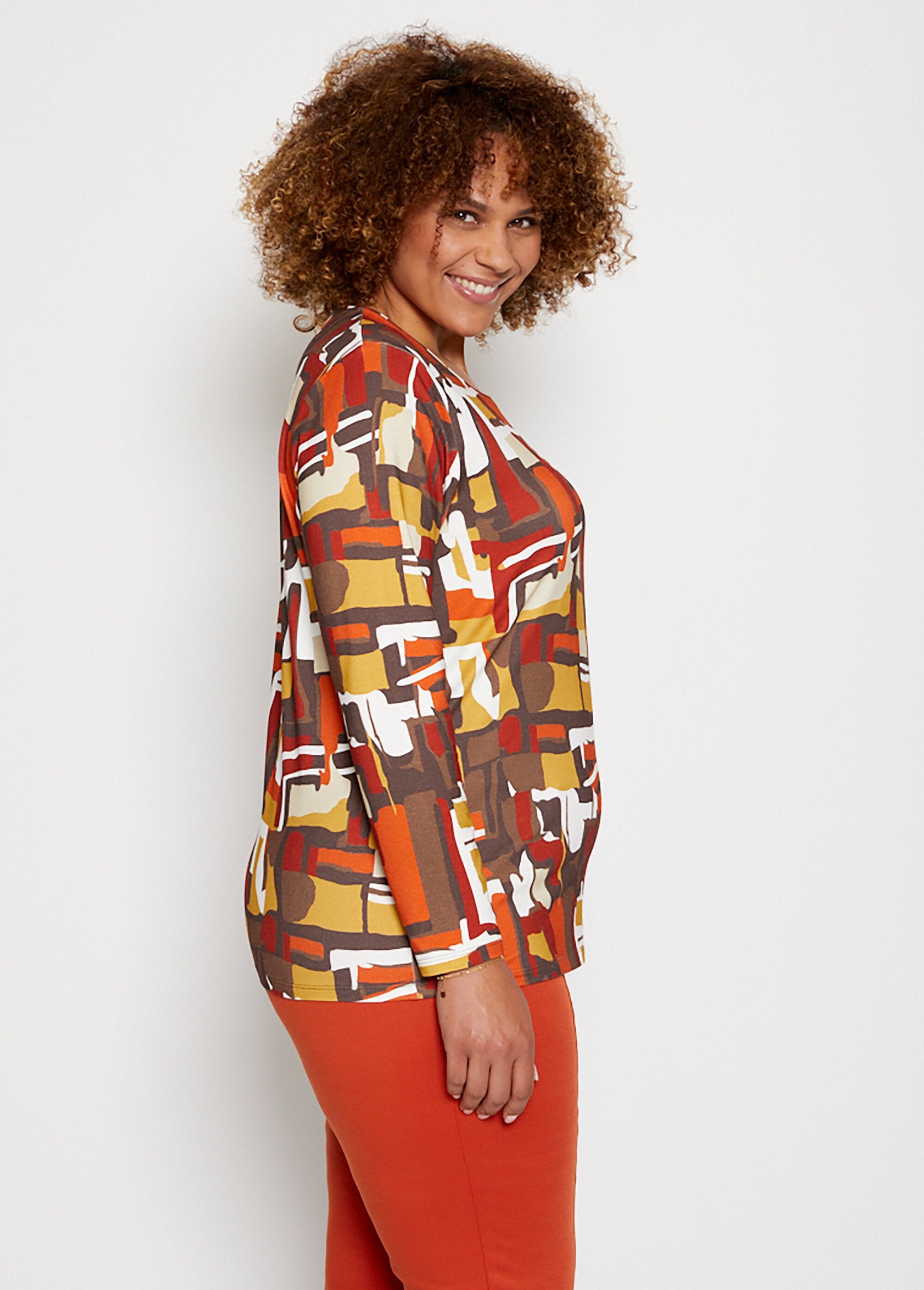 Soft_knit_geometric_print_T-shirt_Brown_and_honey_DR1_curvy