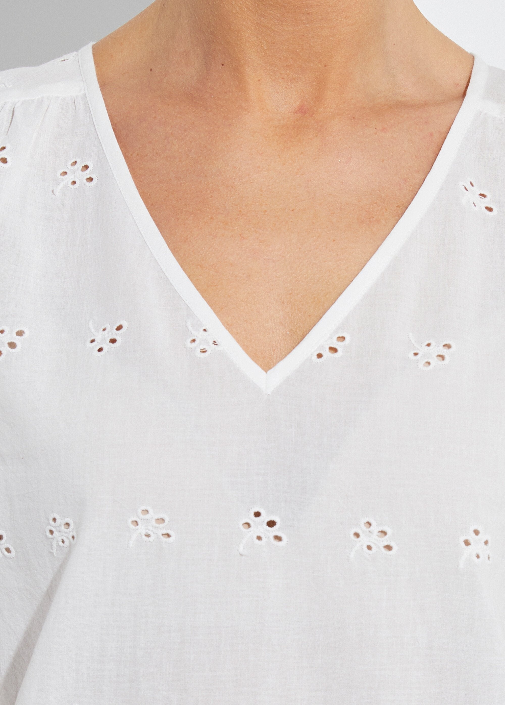 Cotton_broderie_anglaise_tank_top_Ecru_DE2_slim