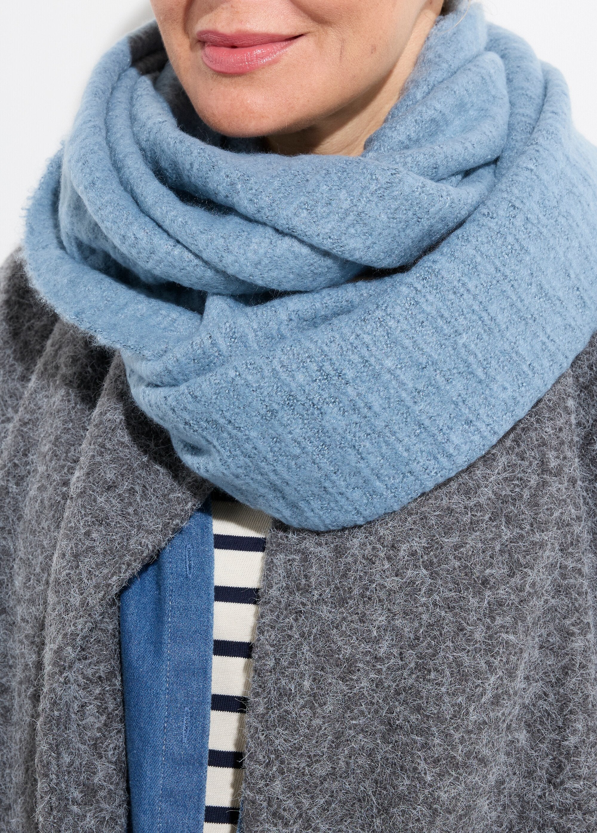 Tour_de_cous_snood_en_maille_mousseuse_Bleu_DE1_slim