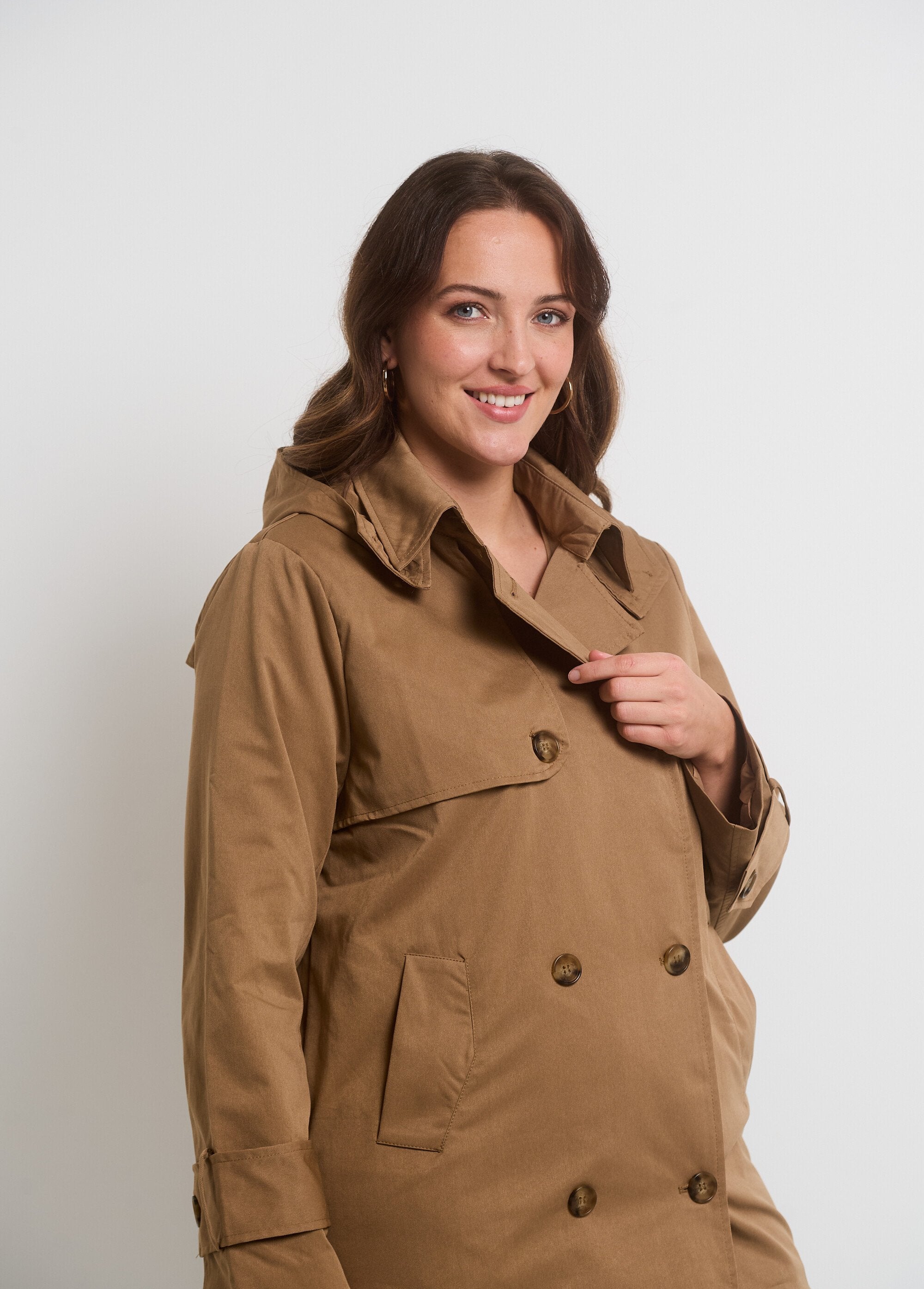 Double-breasted_hooded_trench_coat_Beige_DR1_curvy