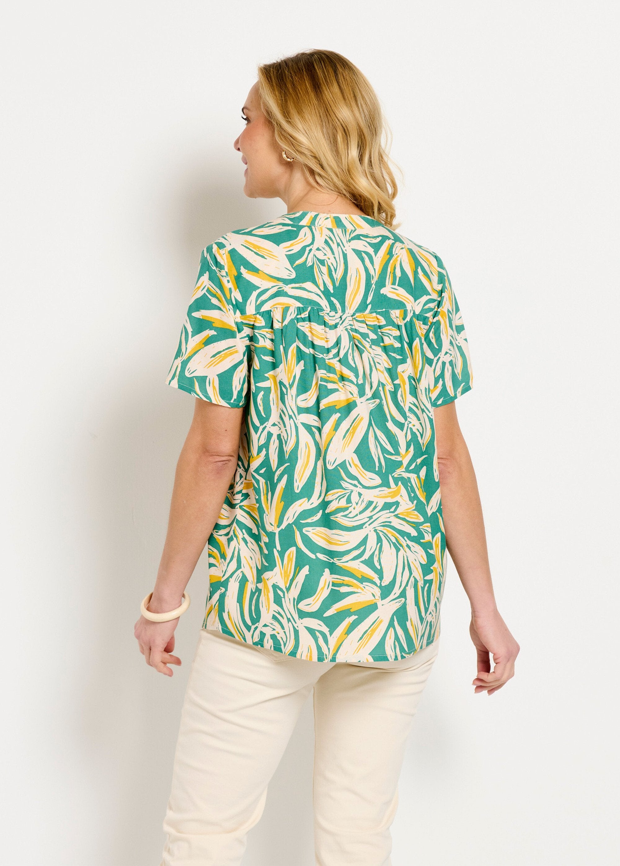 Loose_printed_buttoned_V-neck_tunic_Green_and_white_DO1_slim