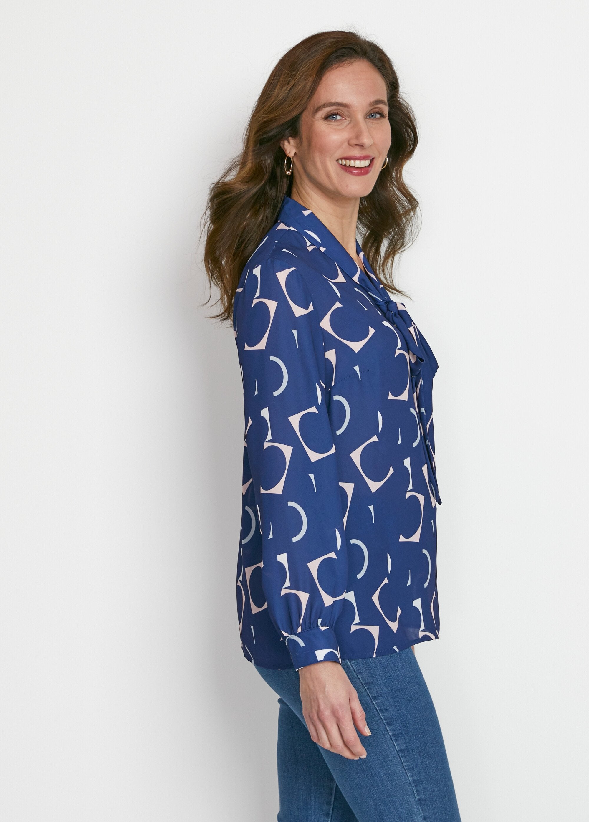 Long_flowing_printed_tunic_Blue_background_DR1_slim