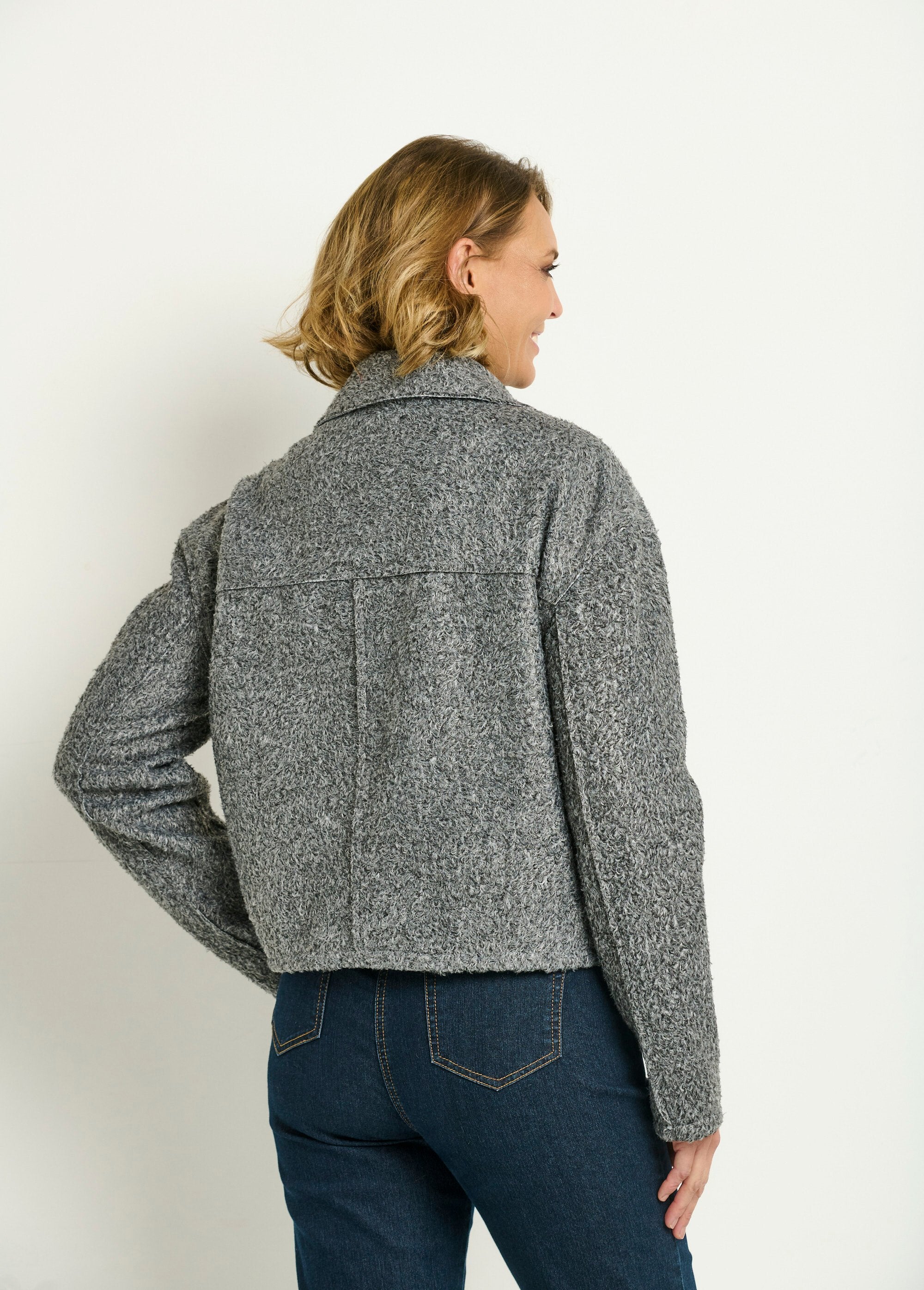 Veste_courte_zippée_en_bouclette_Gris_DO1_slim